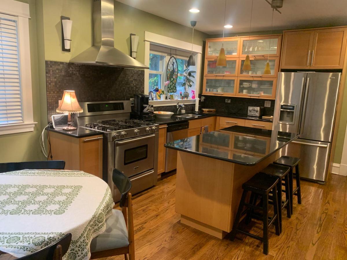 شقة Oak Park Beauties - Tree Lined Streets - Walkable المظهر الخارجي الصورة