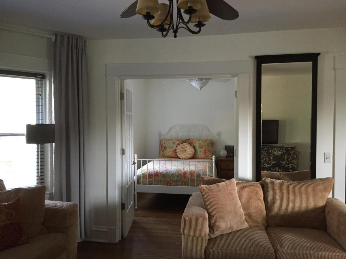 شقة Oak Park Beauties - Tree Lined Streets - Walkable المظهر الخارجي الصورة