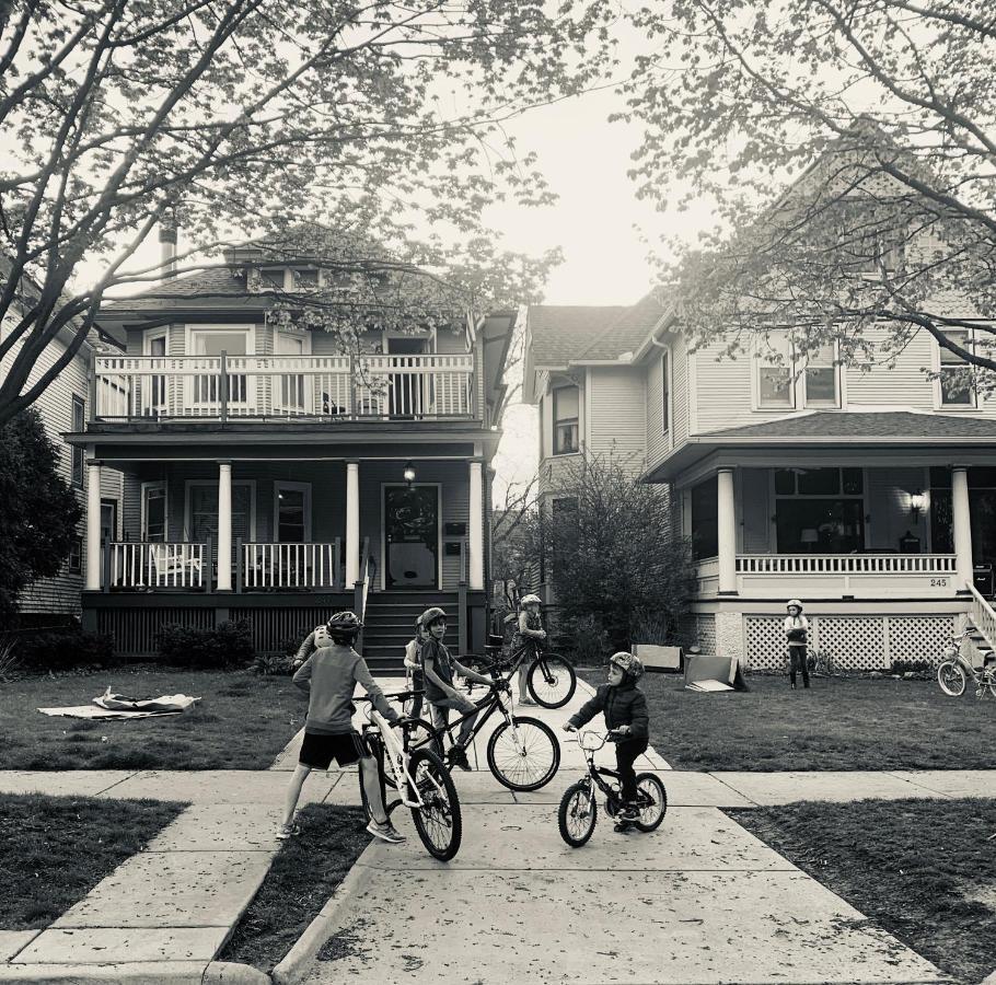 شقة Oak Park Beauties - Tree Lined Streets - Walkable المظهر الخارجي الصورة